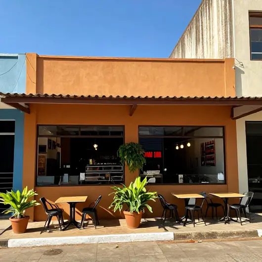 Bomba Lanches: O Sabor que Encanta Bomba Lanches: O Sabor que Encanta